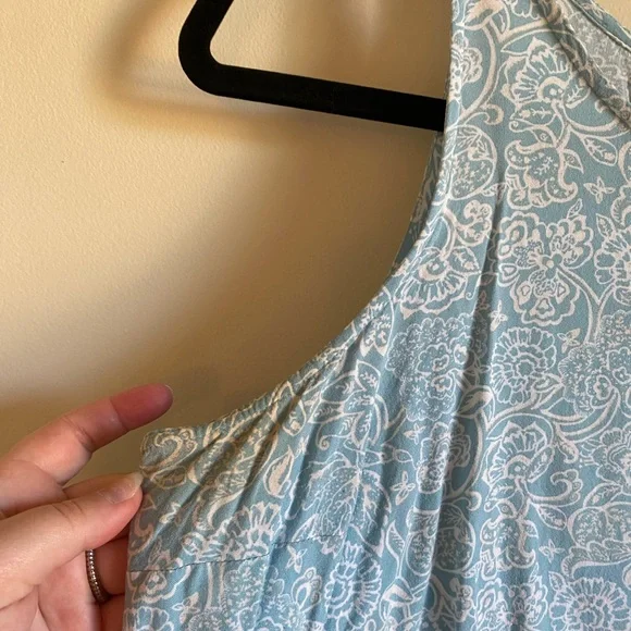 Old Navy Dressy Tank Top - Picture 4 of 7